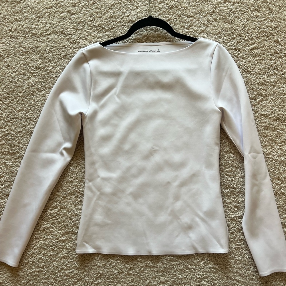Abercrombie & Fitch White Long-Sleeve Sculpt Matte Fabric Tuckable Slash Top